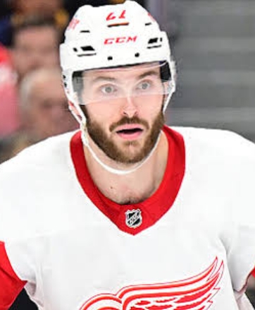 Emotional Departure:Tears all over as Detroit red wings star player
