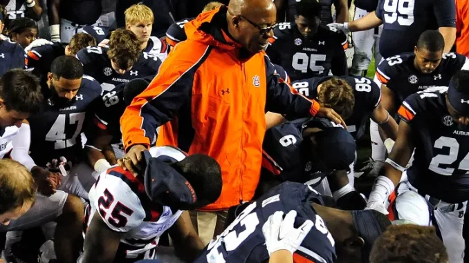 Auburn-Tigers-chaplain-Chette-Williams-leads-the-team-prayer-121624-96ec82ecfa9342d2bd878d29be11a67b