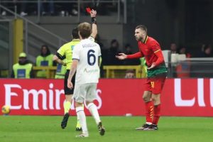"Questa è la decisione arbitrale più stupida che abbia mai visto!" – Zlatan Ibrahimovic attacca gli arbitri, affermando che hanno aiutato la Lazio a battere il Milan