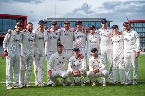 lancs-squad-with-dane-vilas